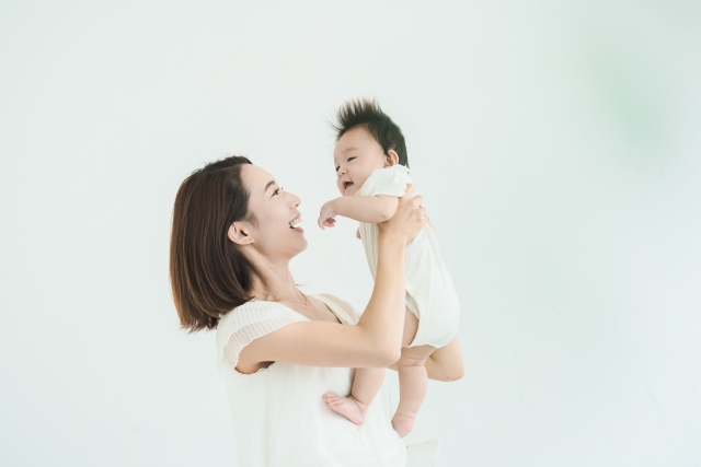 産後の腰痛・肩こりがつらい原因とは？
